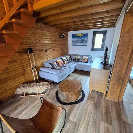 Chalet 8 Couchages A 100m Du Bas Des Pistes Et Commerces